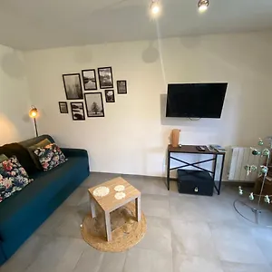appartement-douillet-proche-gare-terrasse-cave.hotels-rhonealpes.com/